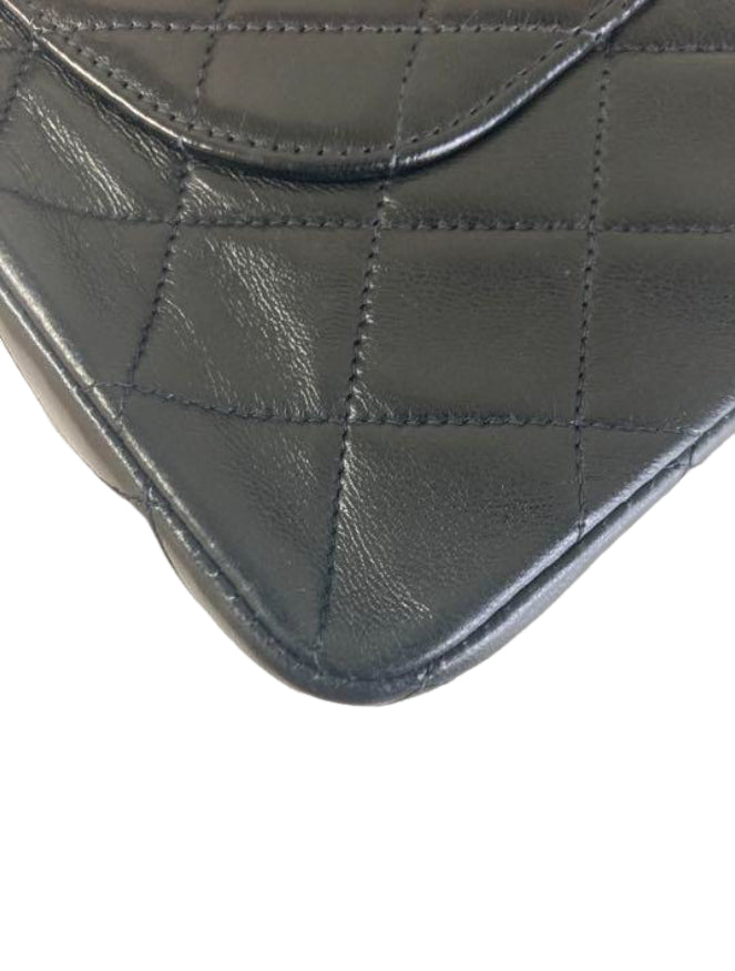 シャネル クラシック ダブルフラップ チェーンショルダー