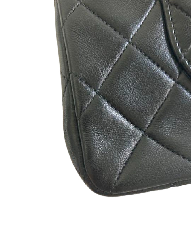 シャネル クラシック ダブルフラップ チェーンショルダー