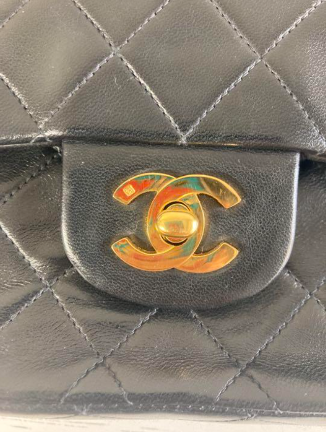 シャネル クラシック ダブルフラップ チェーンショルダー