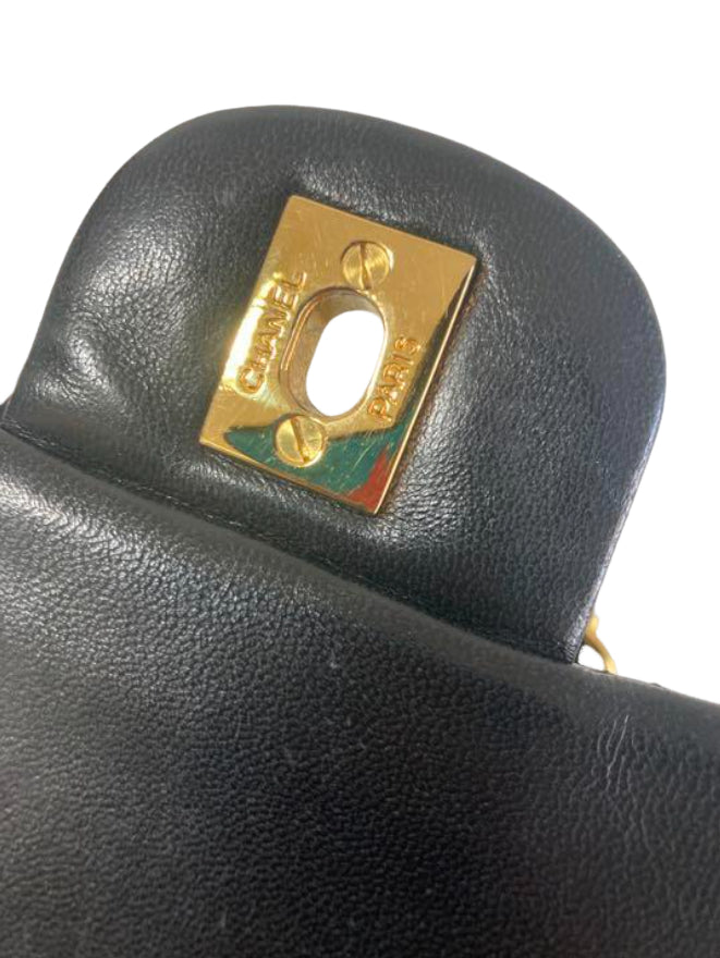 シャネル クラシック ダブルフラップ チェーンショルダー