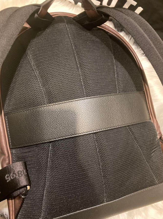 ベルルッティ タイムオフ スクリット スワイプレザー バックパック