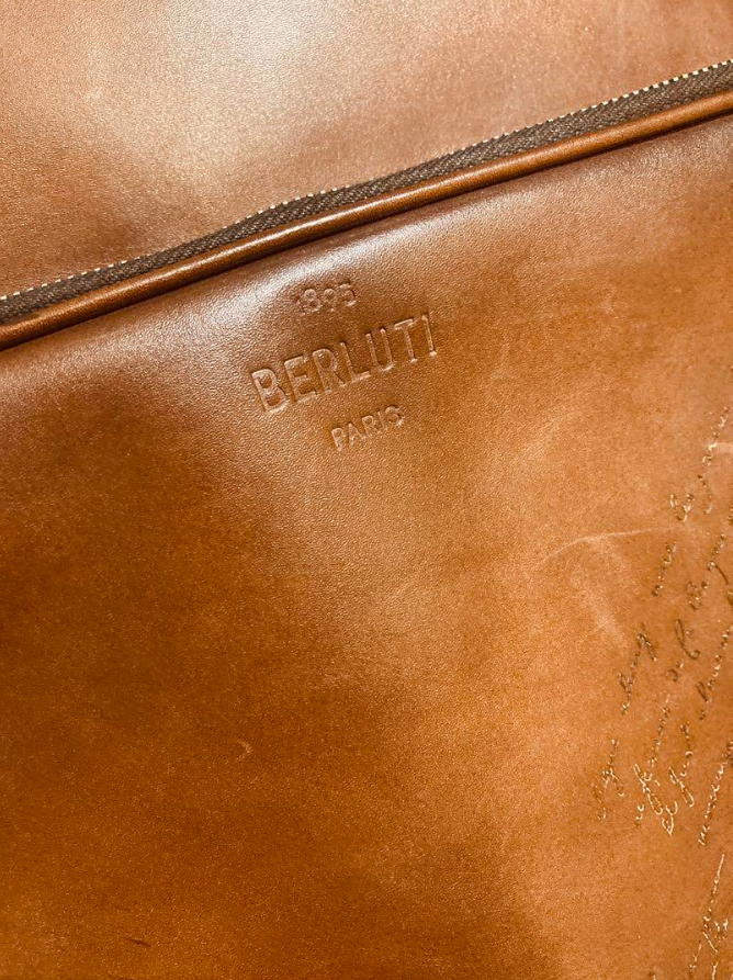 ベルルッティ タイムオフ スクリット スワイプレザー バックパック