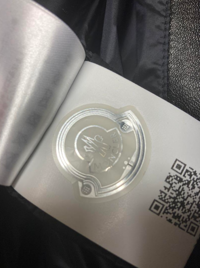 モンクレール ADIB レザー ダウンジャケット