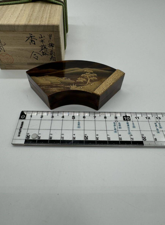 北浜風月 黒柿山水 蒔絵 扇面香合