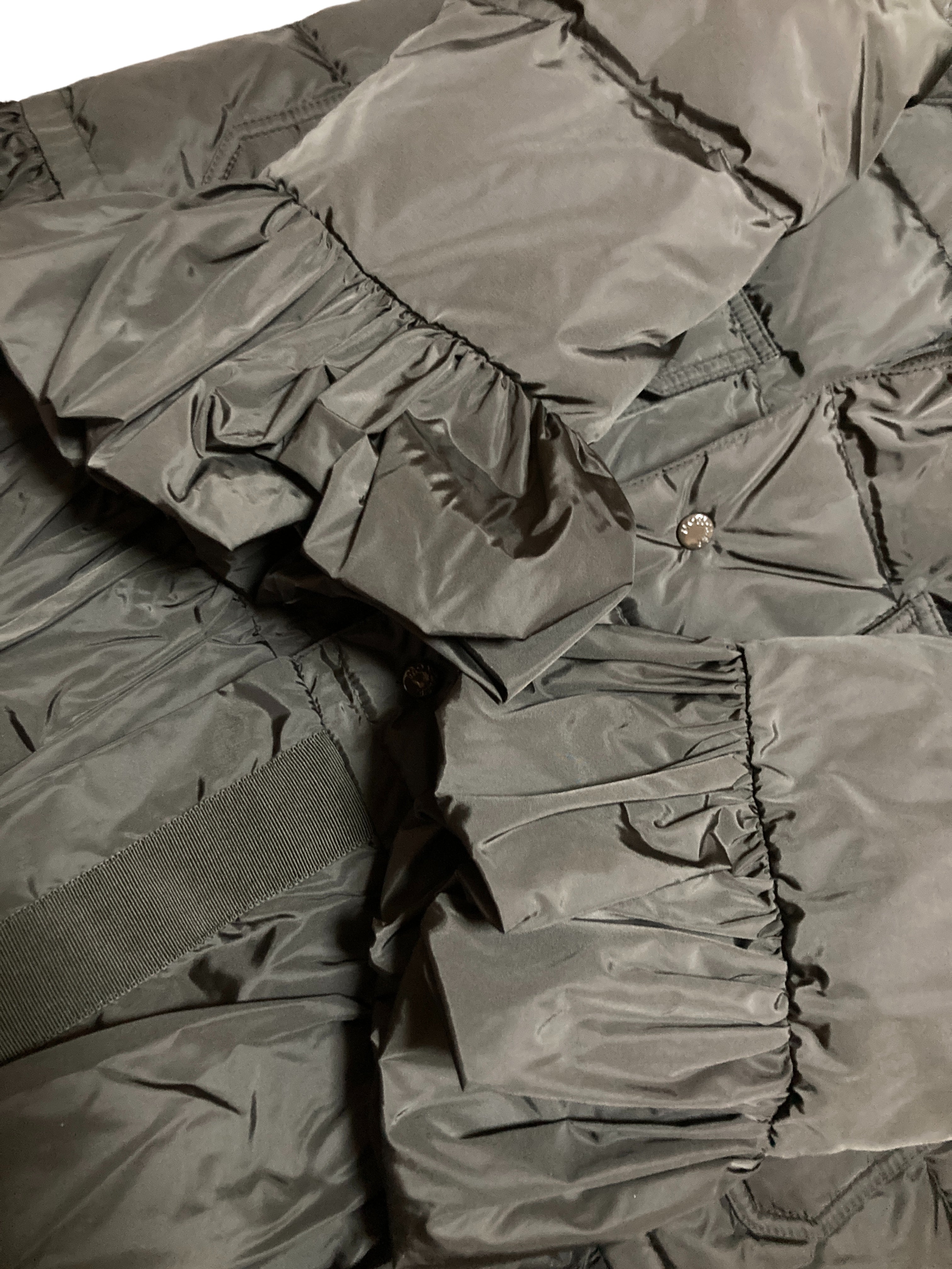 モンクレール SERRE フリルダウンジャケット