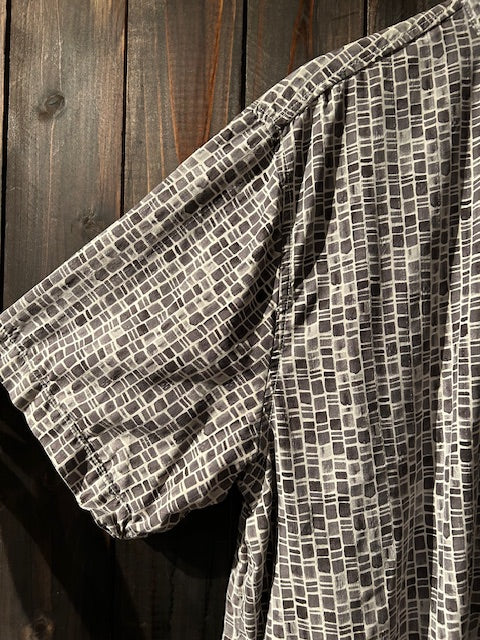 メンズヴィンテージ アロハシャツ 【Tommy Bahama】幾何学模様 グレー