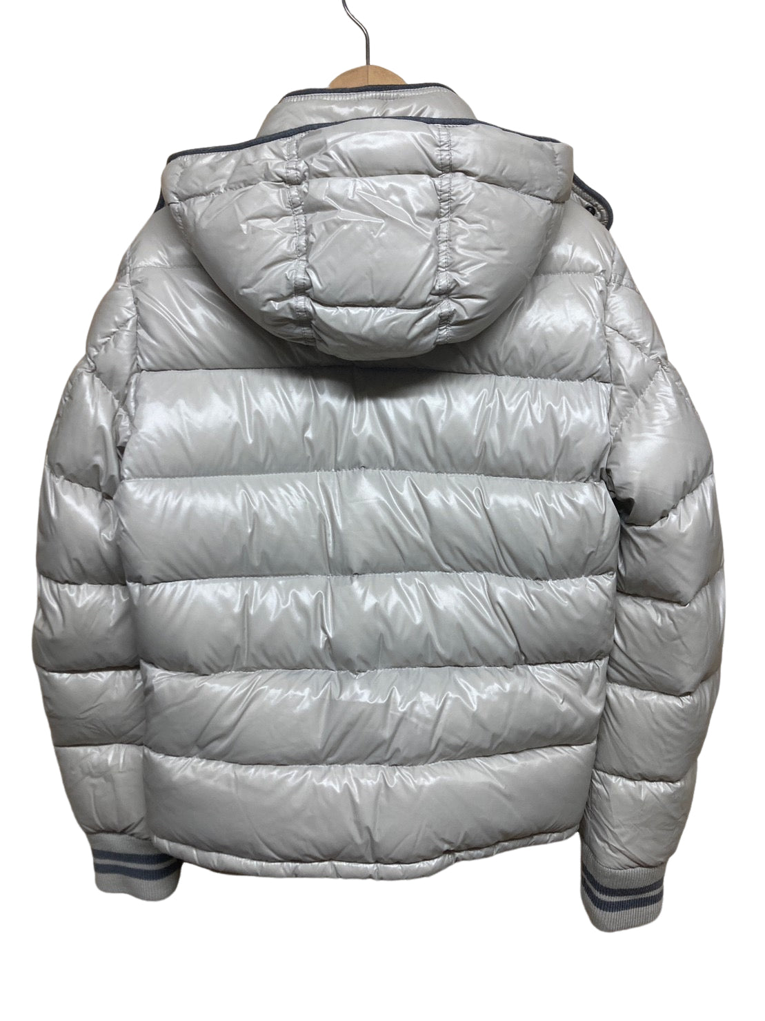 モンクレール ダウンジャケット オフホワイト