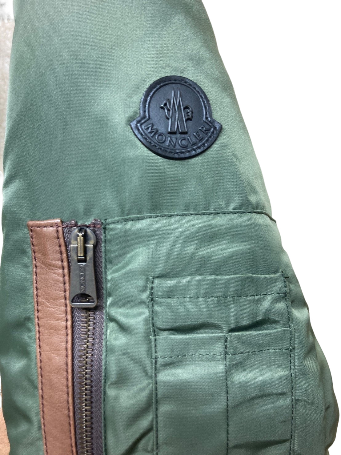 モンクレール デラグランジ ムートン ドッキング ダウン