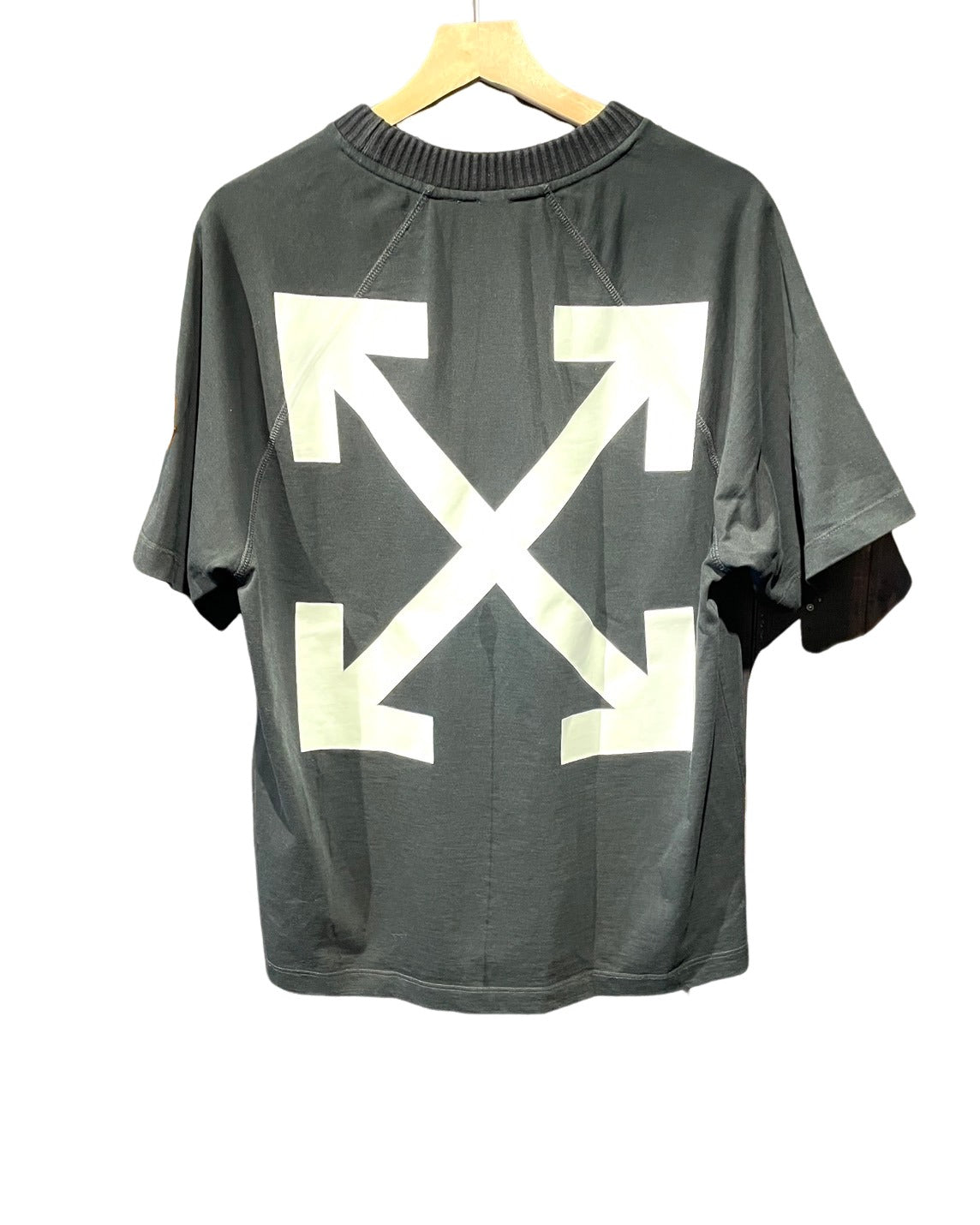 オフホワイト モンクレール コラボ Tシャツ メンズ