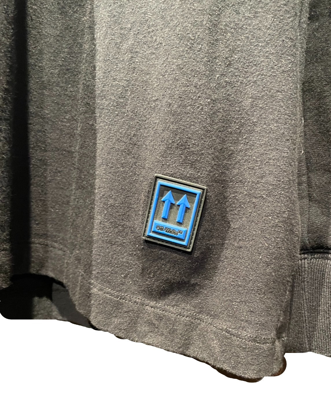 オフホワイト パーカー ブラック