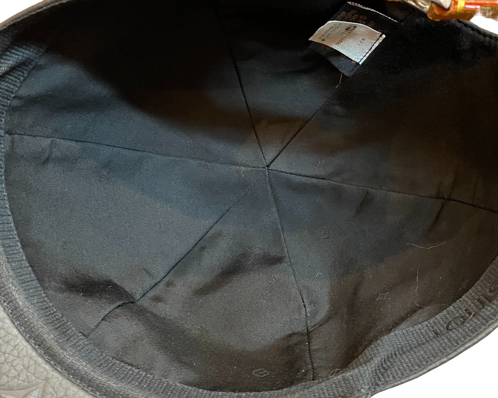 ルイ・ヴィトン モノグラム アンプラント レザー キャップ 黒