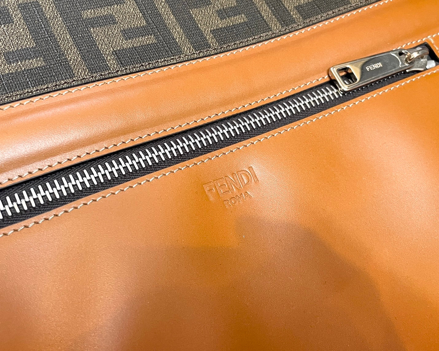 フェンディ レザー クラッチバッグ ズッカ柄