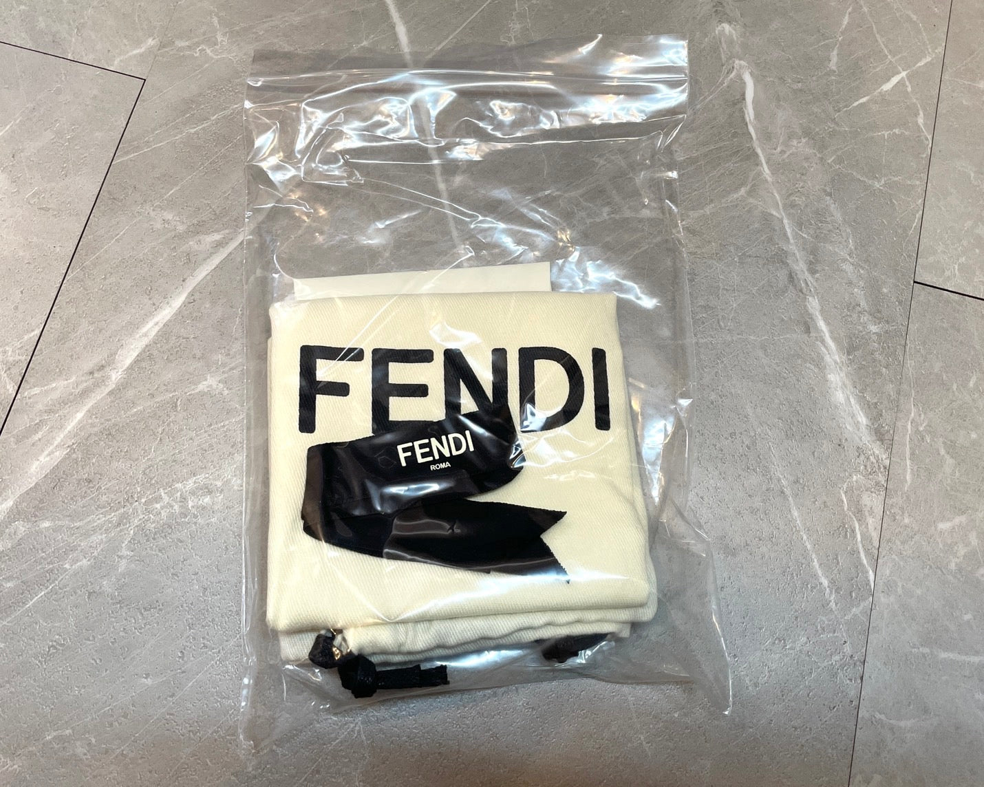 フェンディ レザー クラッチバッグ ズッカ柄