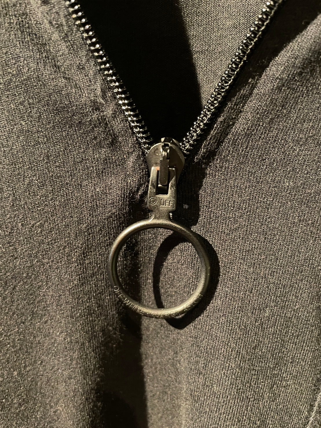 オフホワイト ジップアップ Tシャツ