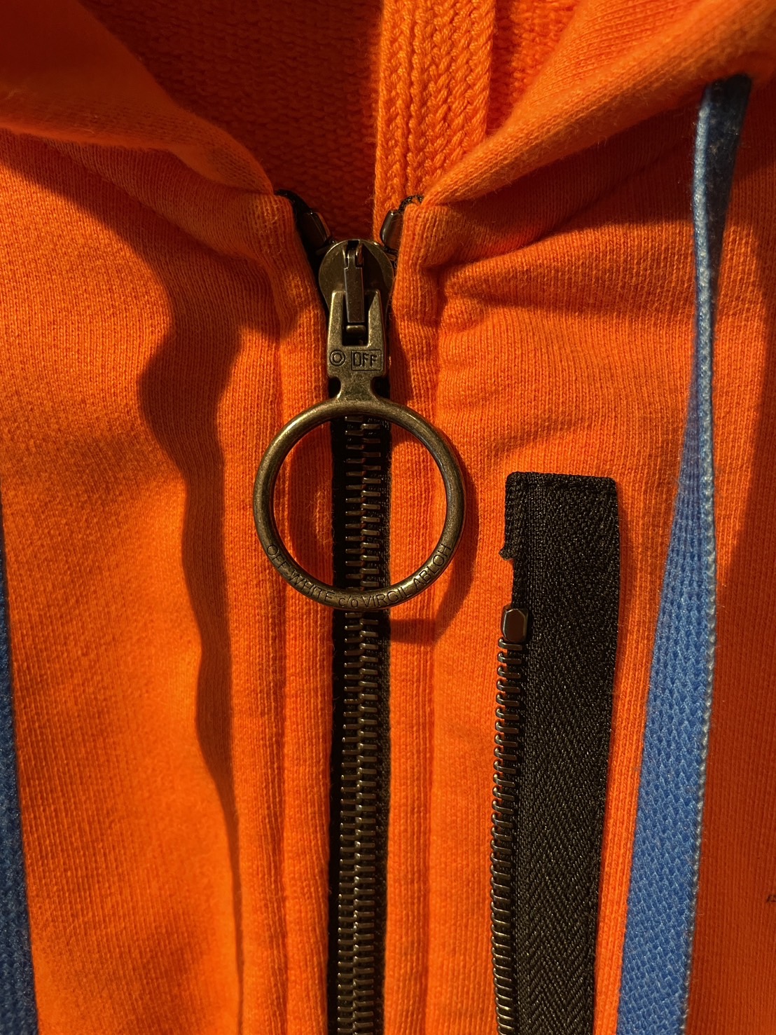 オフホワイト パーカー オレンジ