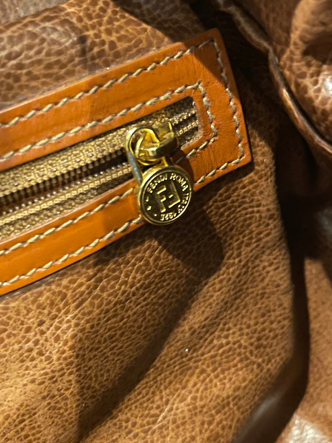 フェンディ レザー ハンドバッグ