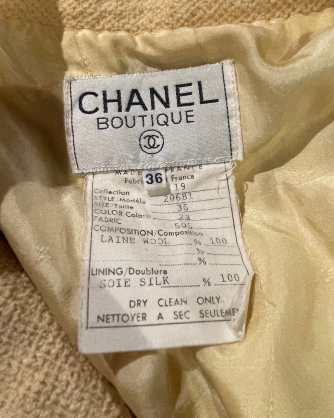 シャネル ヴィンテージ ツイード セットアップ スーツ イエロー系 金ボタン23個