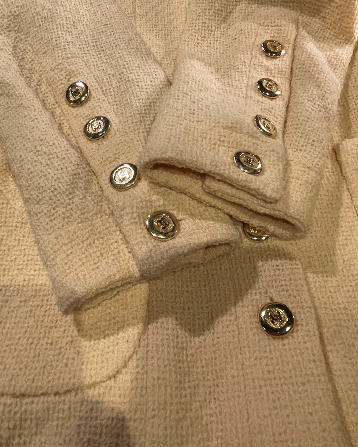 シャネル ヴィンテージ ツイード セットアップ スーツ イエロー系 金ボタン23個