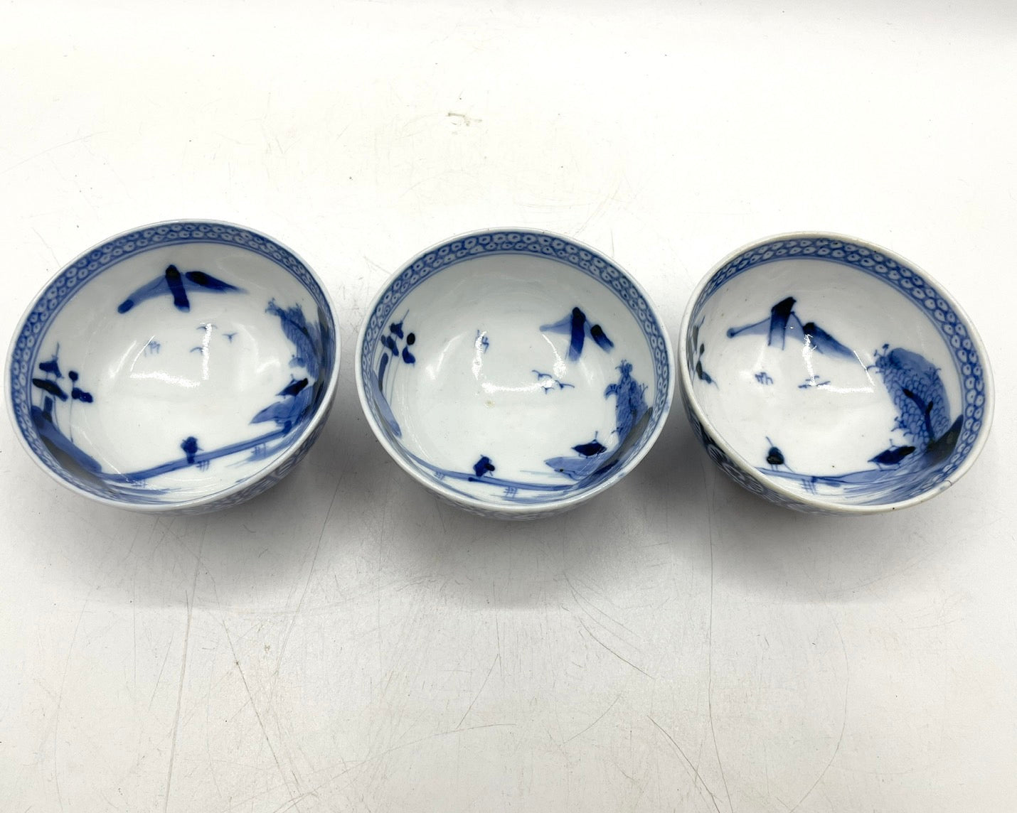 支那焼 染付 蛸唐草文 湯呑 成化年製