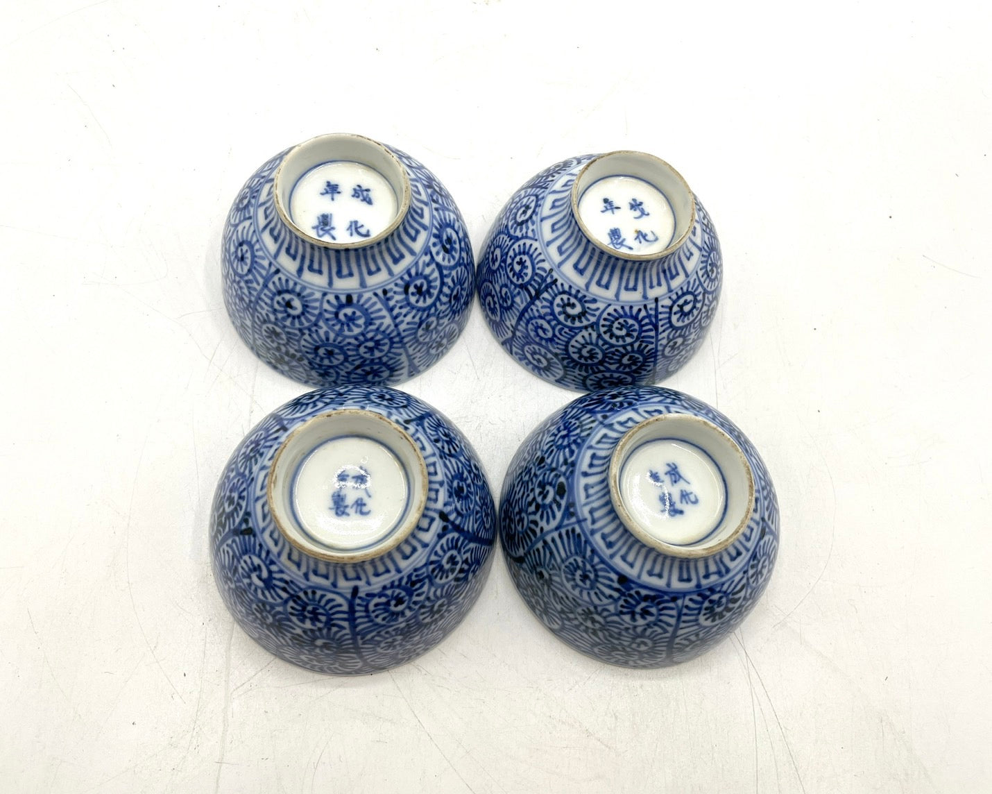 支那焼 染付 蛸唐草文 湯呑 成化年製