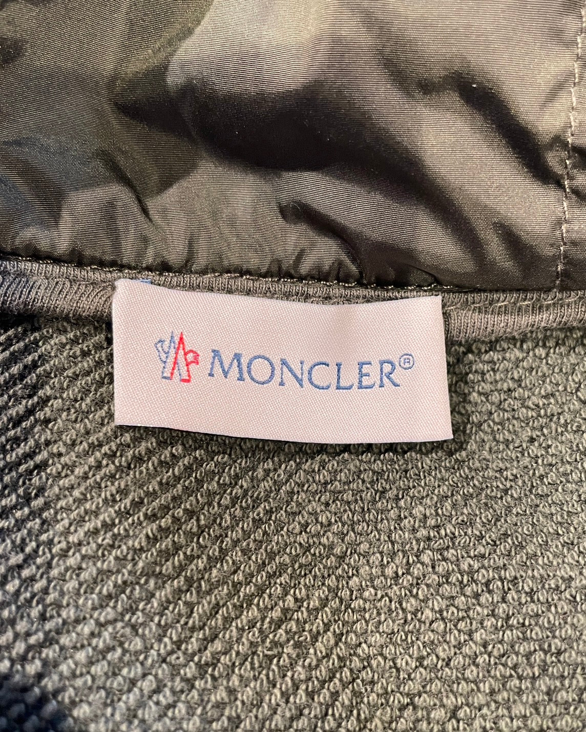 モンクレール オーバーフィット ロゴ パーカー