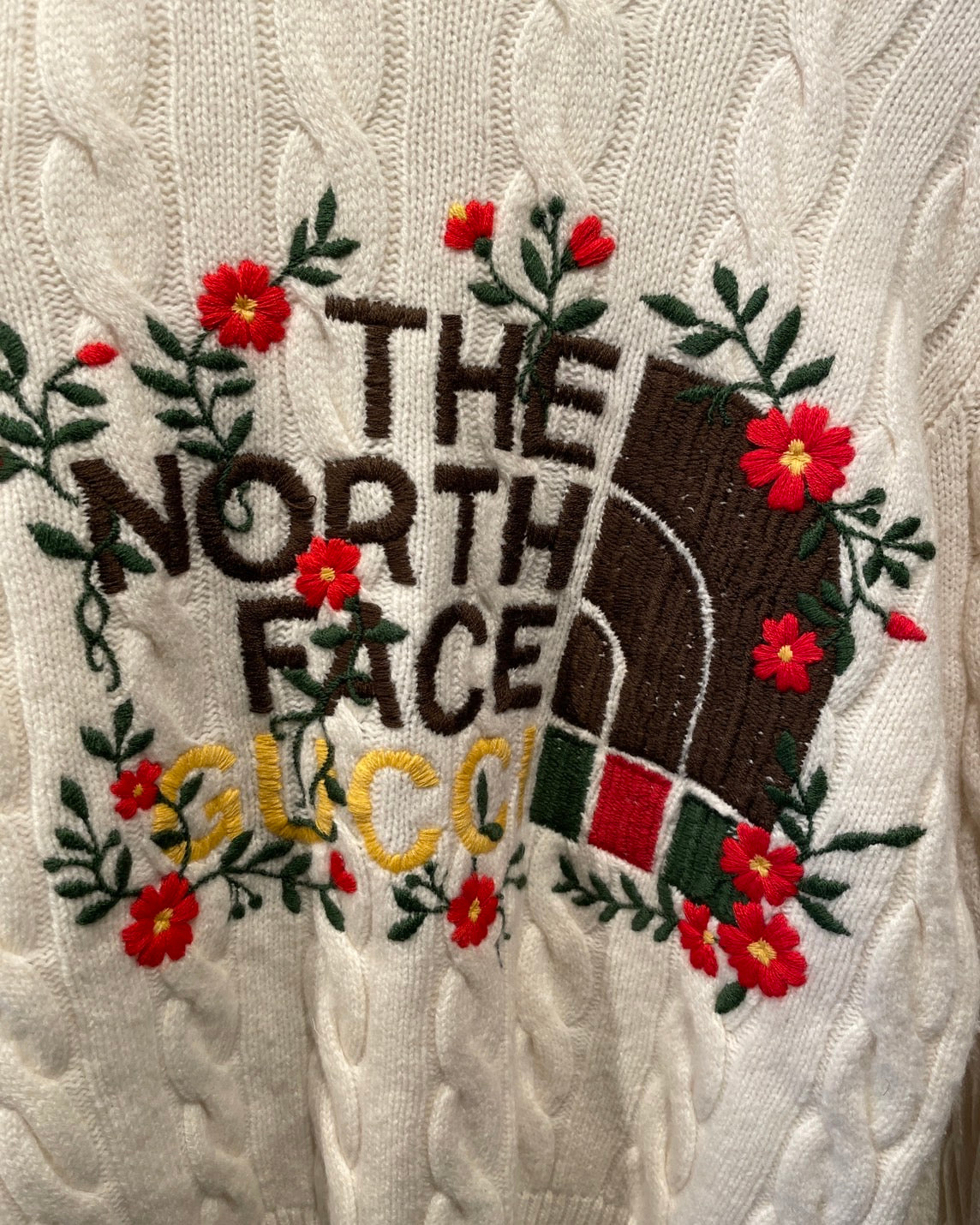 グッチ ノースフェイス コラボ ニット