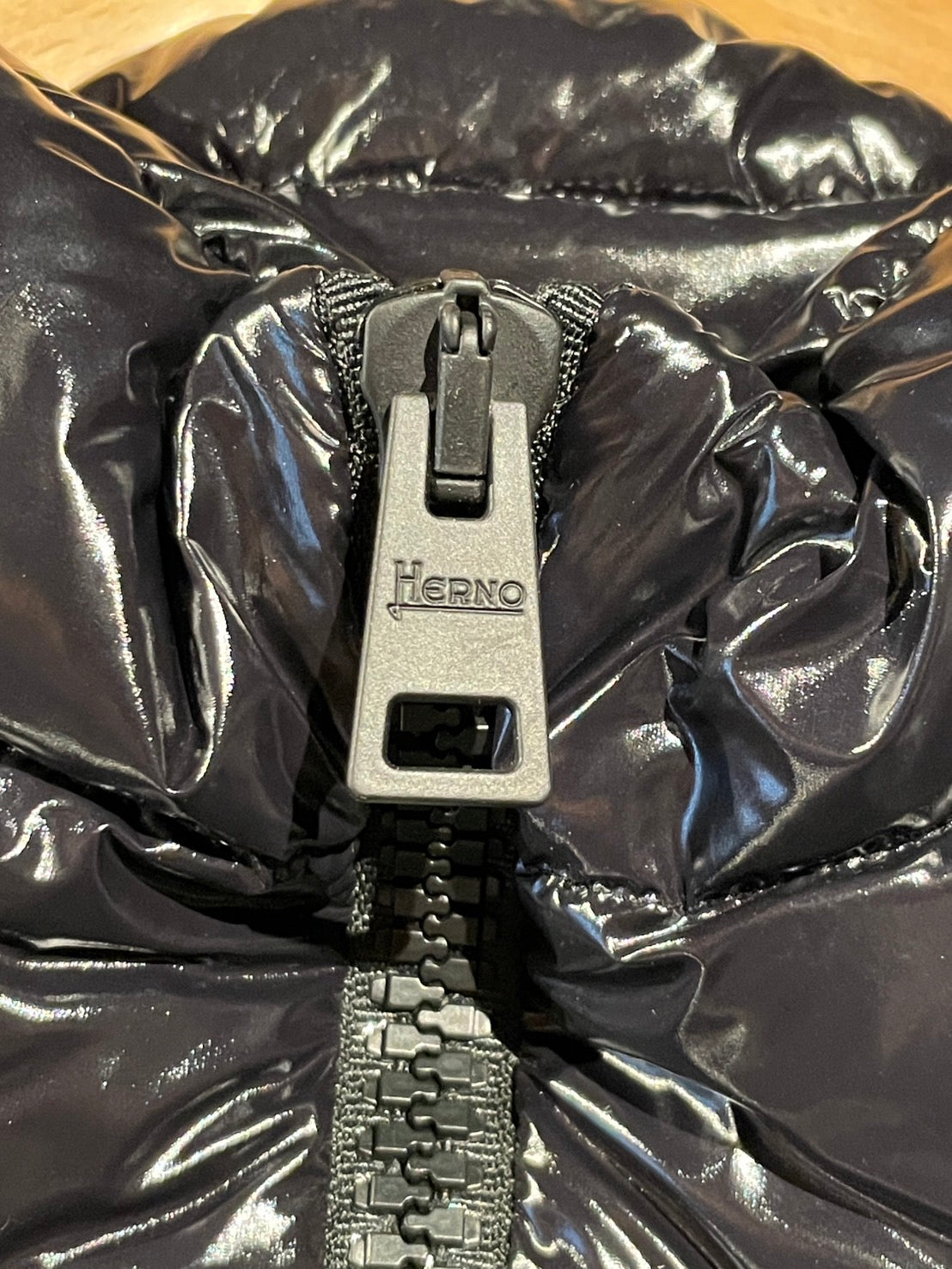 ヘルノ グロッシー ダウン コート