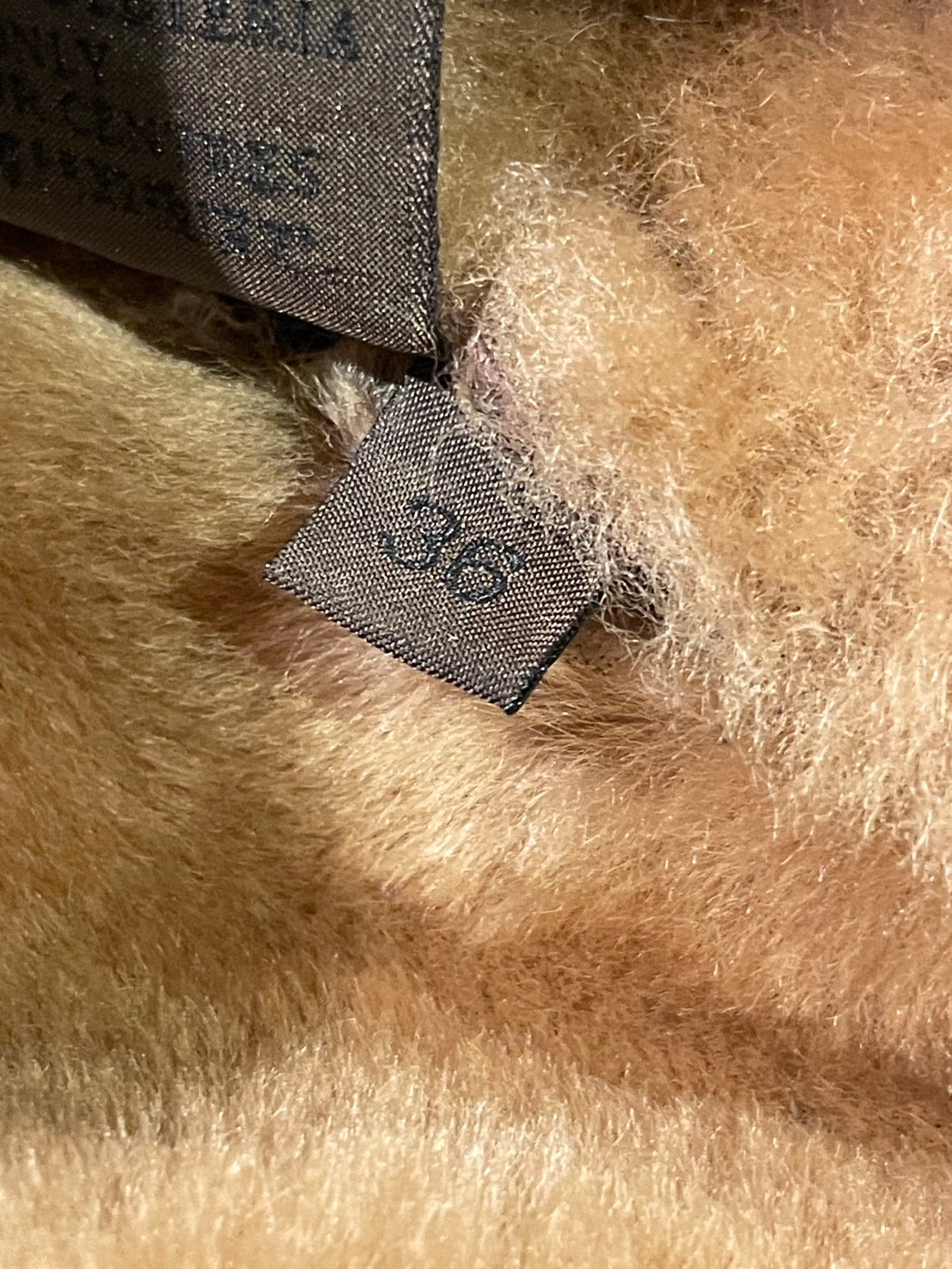 ロエベ フーテッド ムートンコート