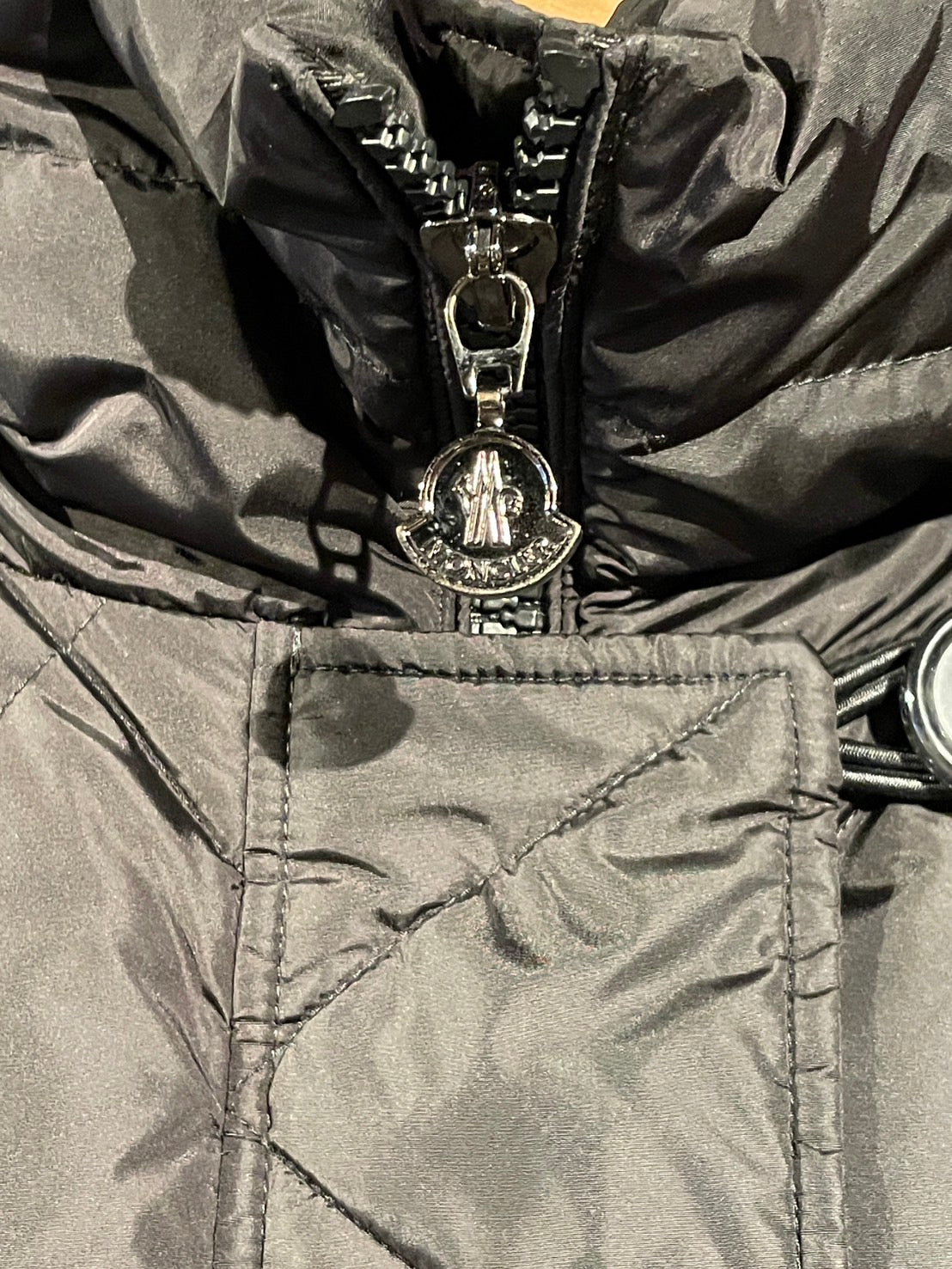 モンクレール ヴォロージュ フリル ダウンジャケット