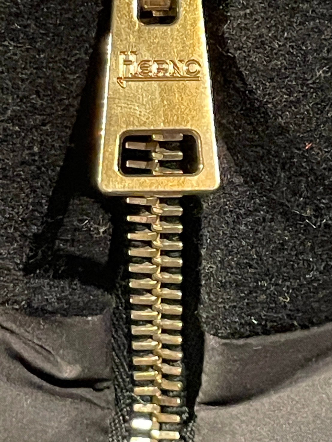 ヘルノ 切り替え ダウンコート ブラック