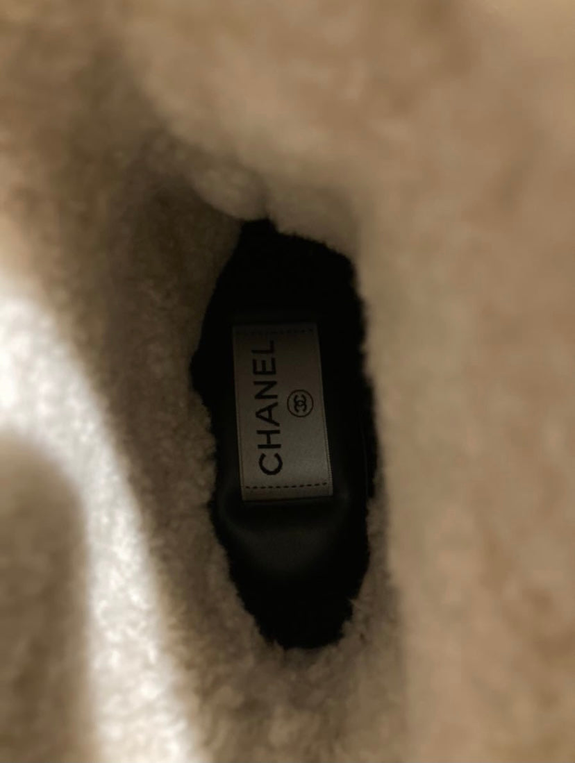 シャネル ムートンブーツ