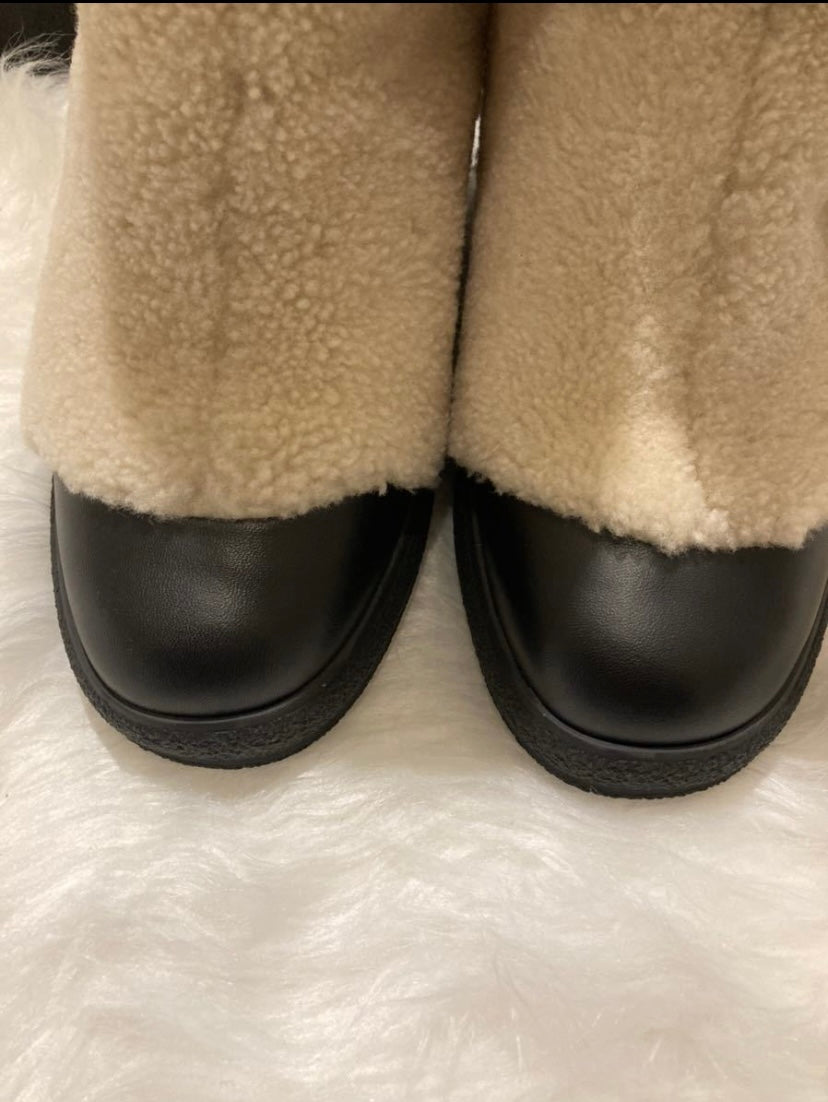 シャネル ムートンブーツ