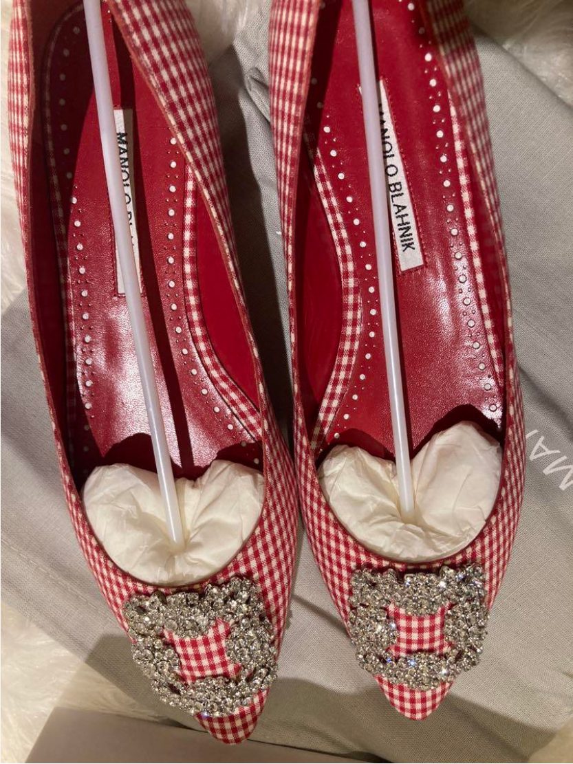 マノロブラニク ハンギシ パンプス