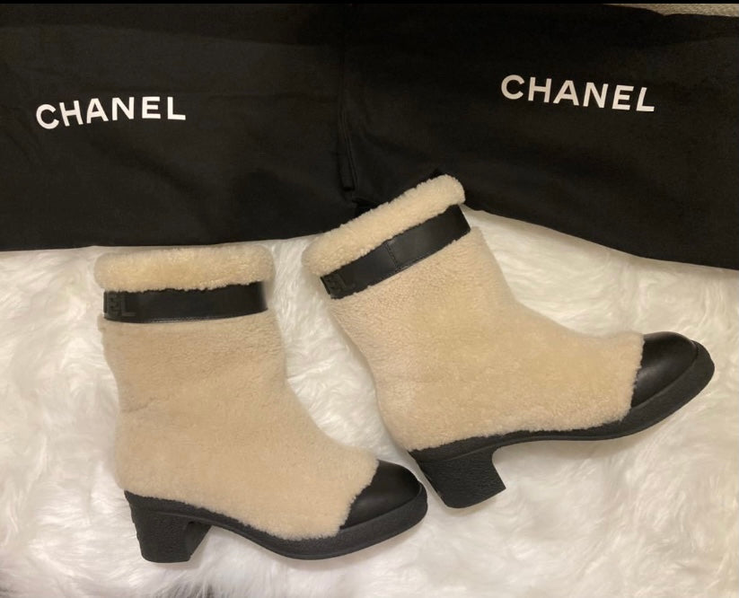 シャネル ムートンブーツ
