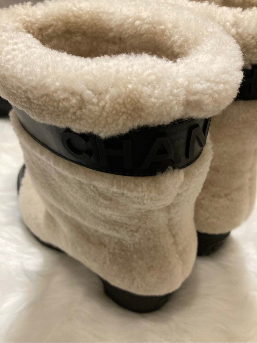 シャネル ムートンブーツ