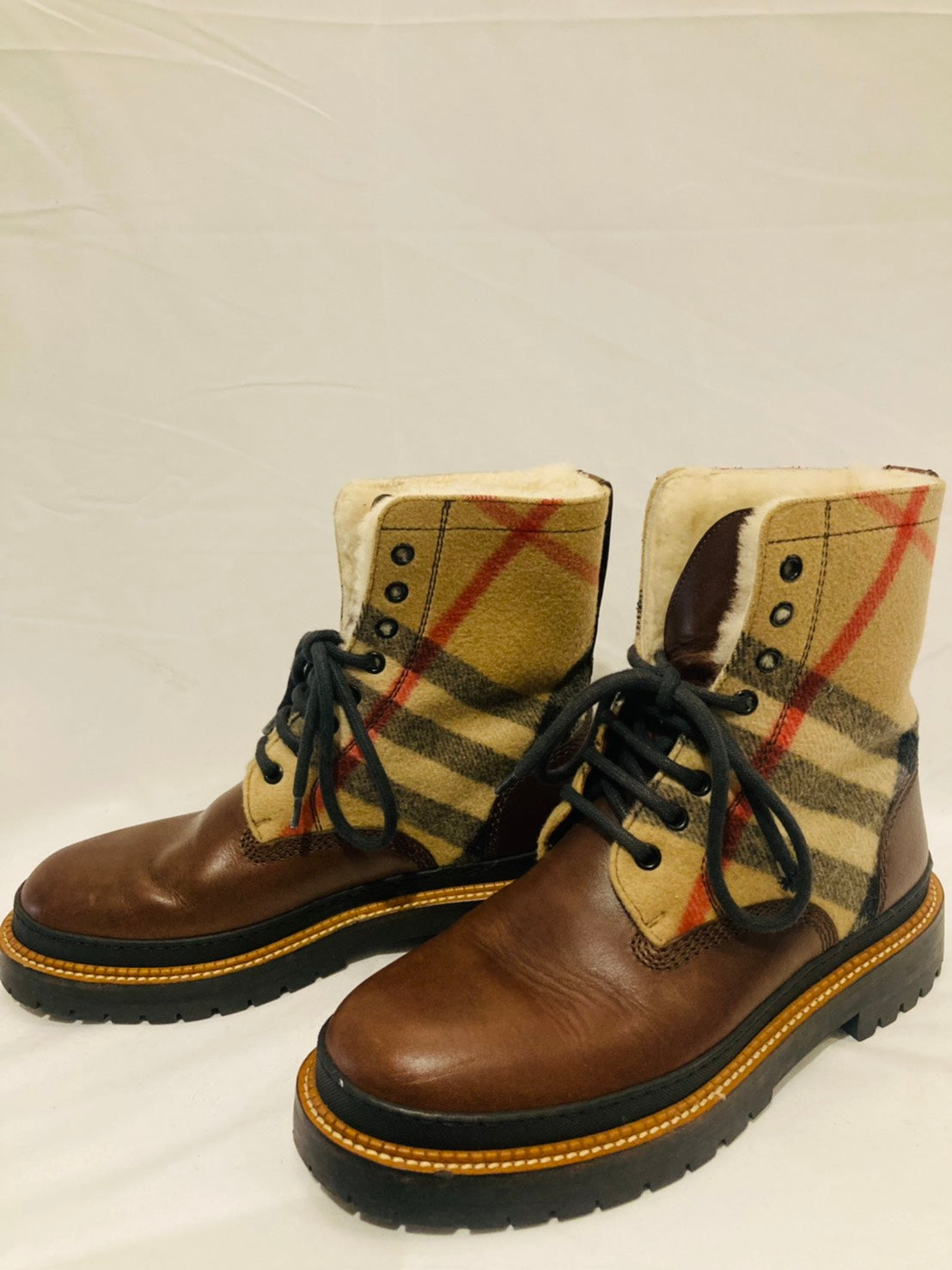 バーバリー ムートンブーツ