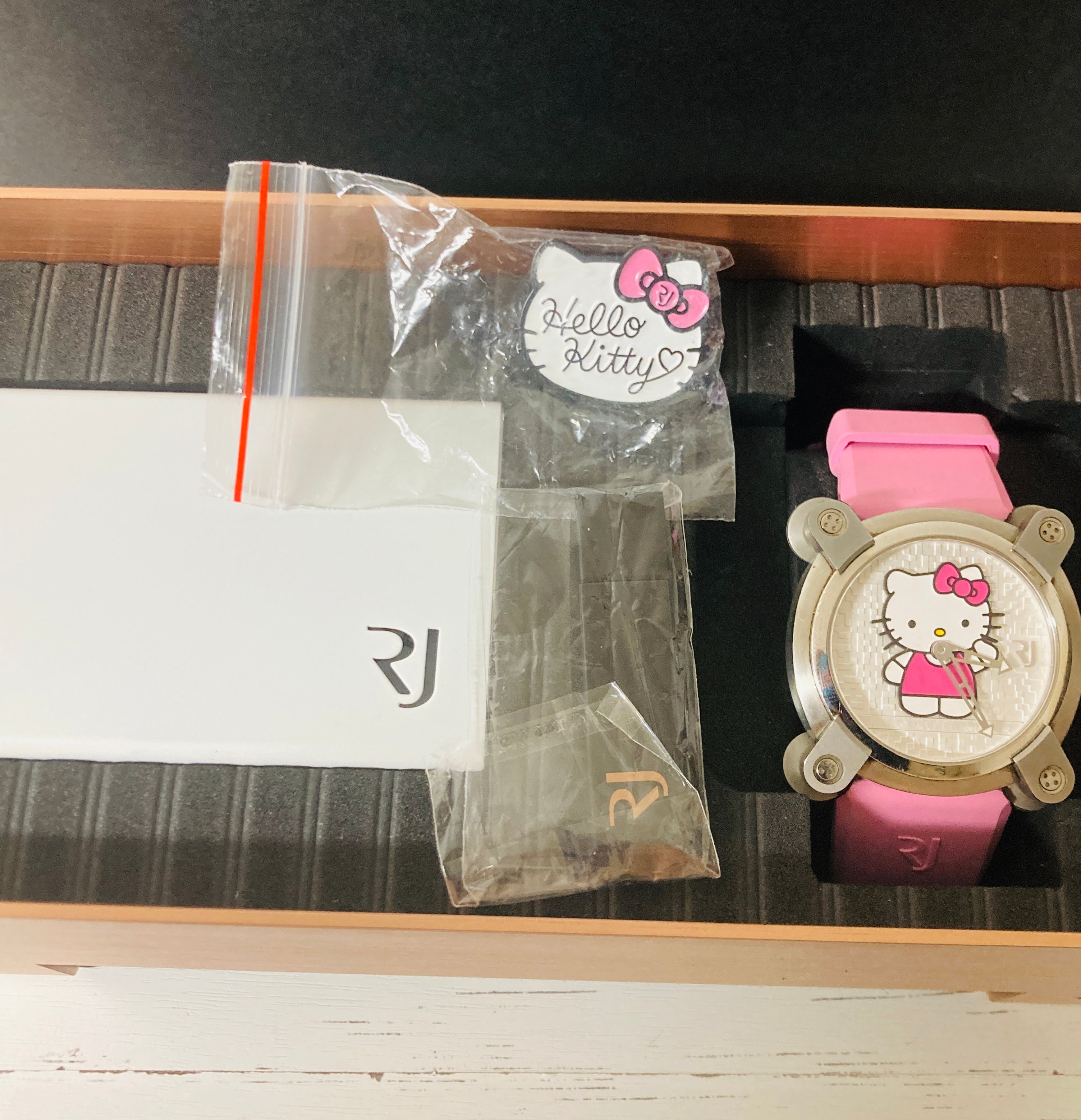 ロマンジェローム ハローキティコラボ 腕時計 限定生産76本