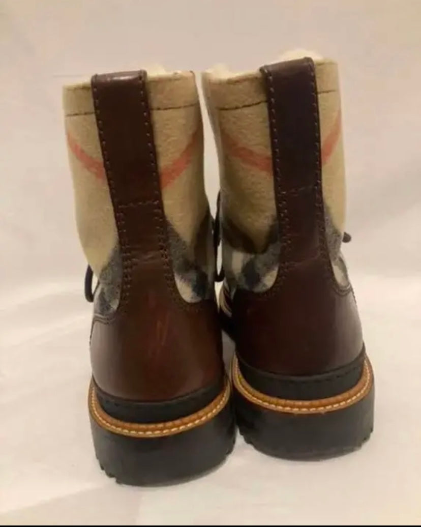 バーバリー ムートンブーツ