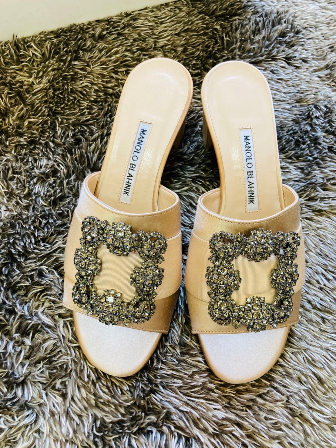 マノロブラニク ハンギシ ヒール サンダル