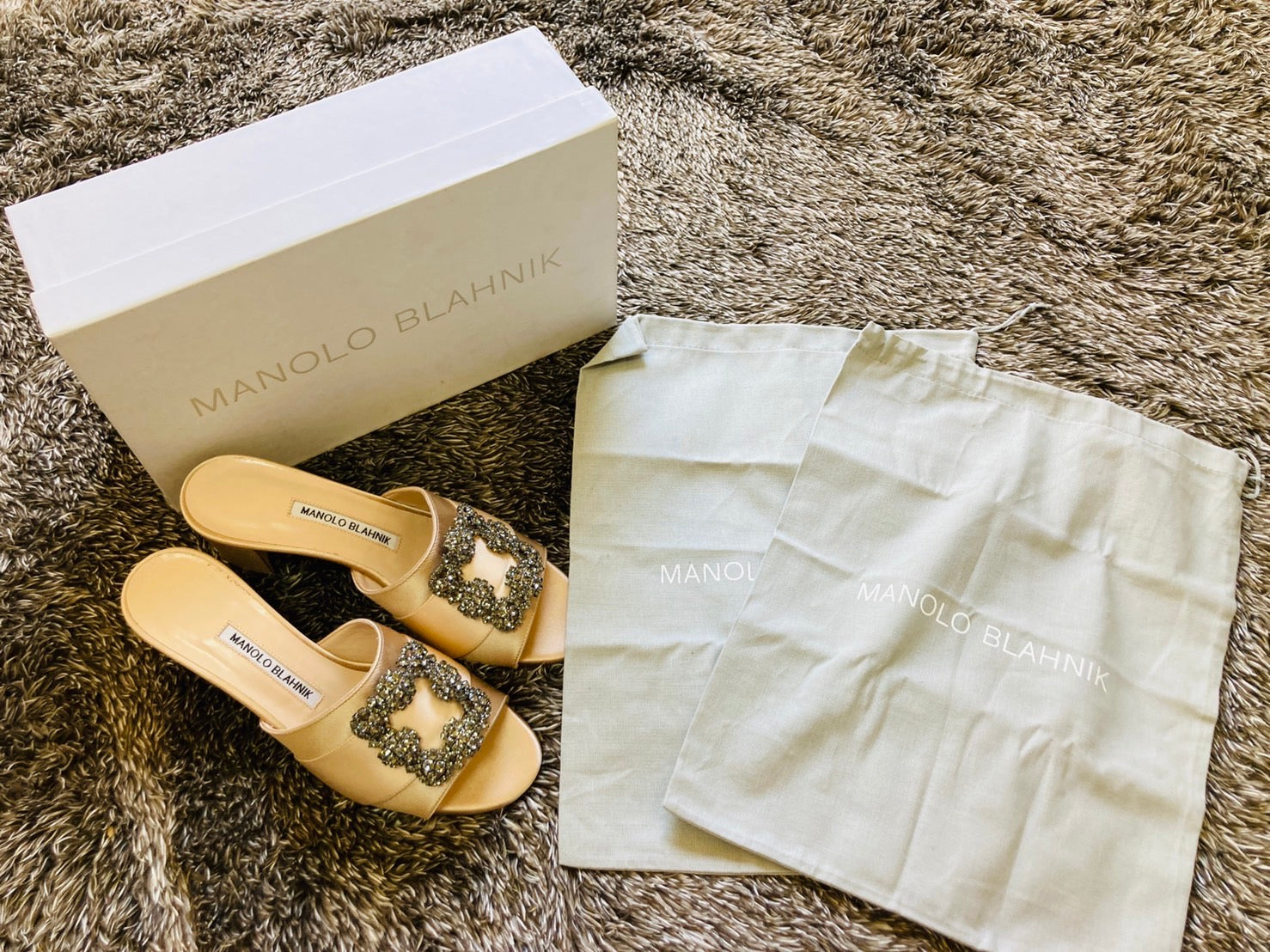 マノロブラニク ハンギシ ヒール サンダル