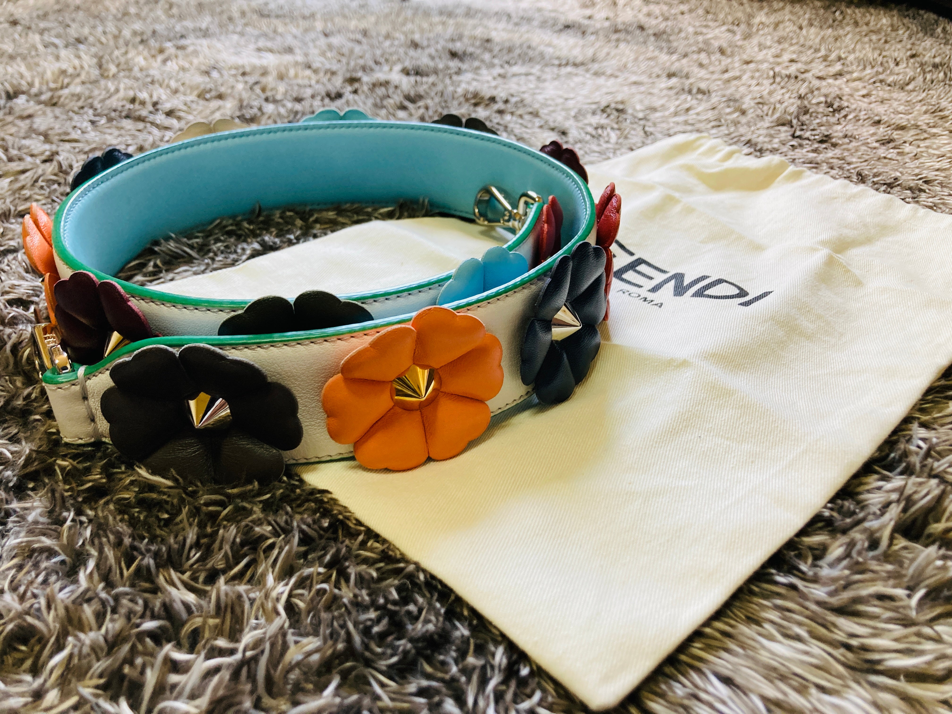 フェンディ ストラップ ユー フラワー カラフル