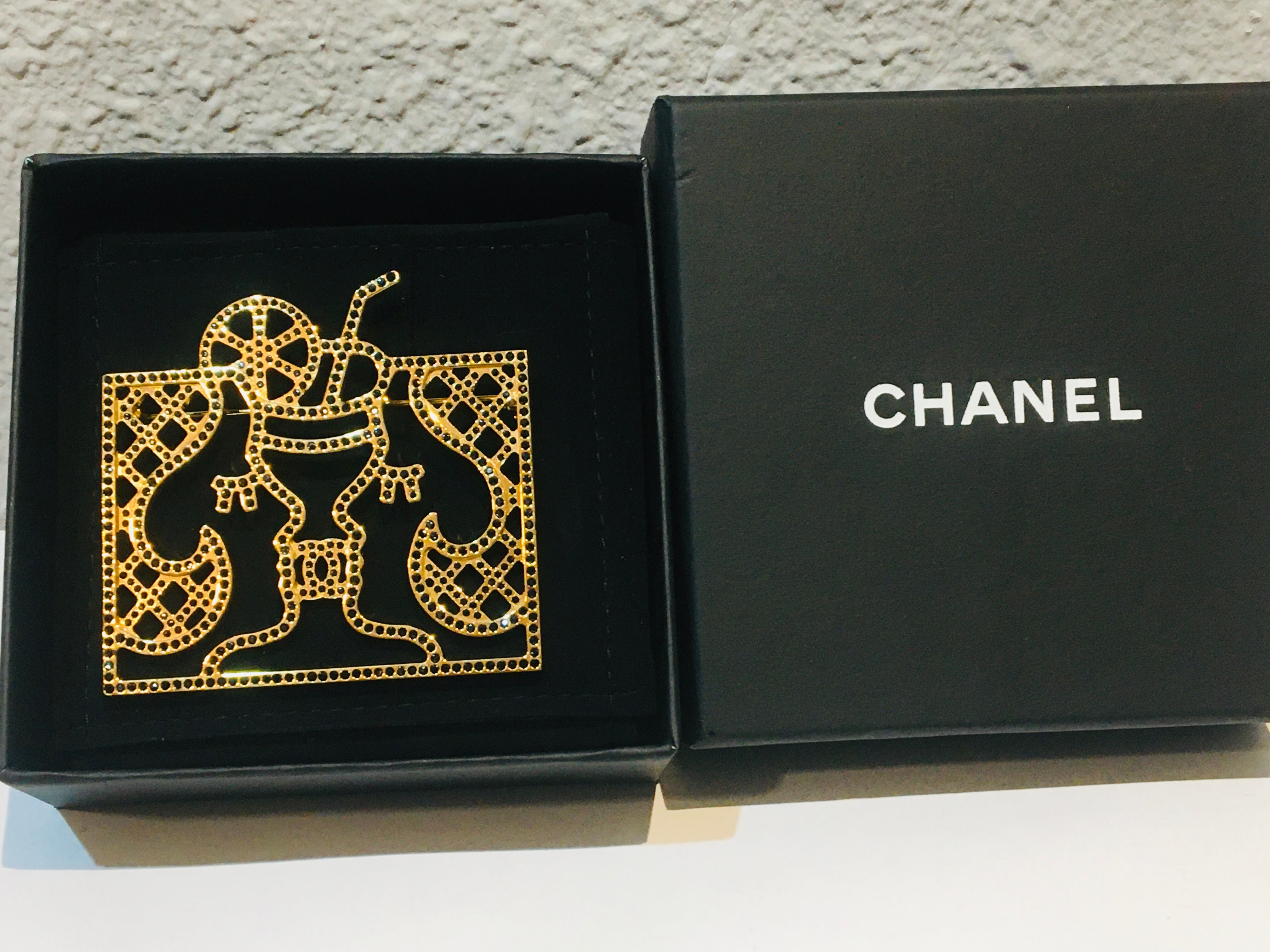 シャネル ラインストーン ブローチ