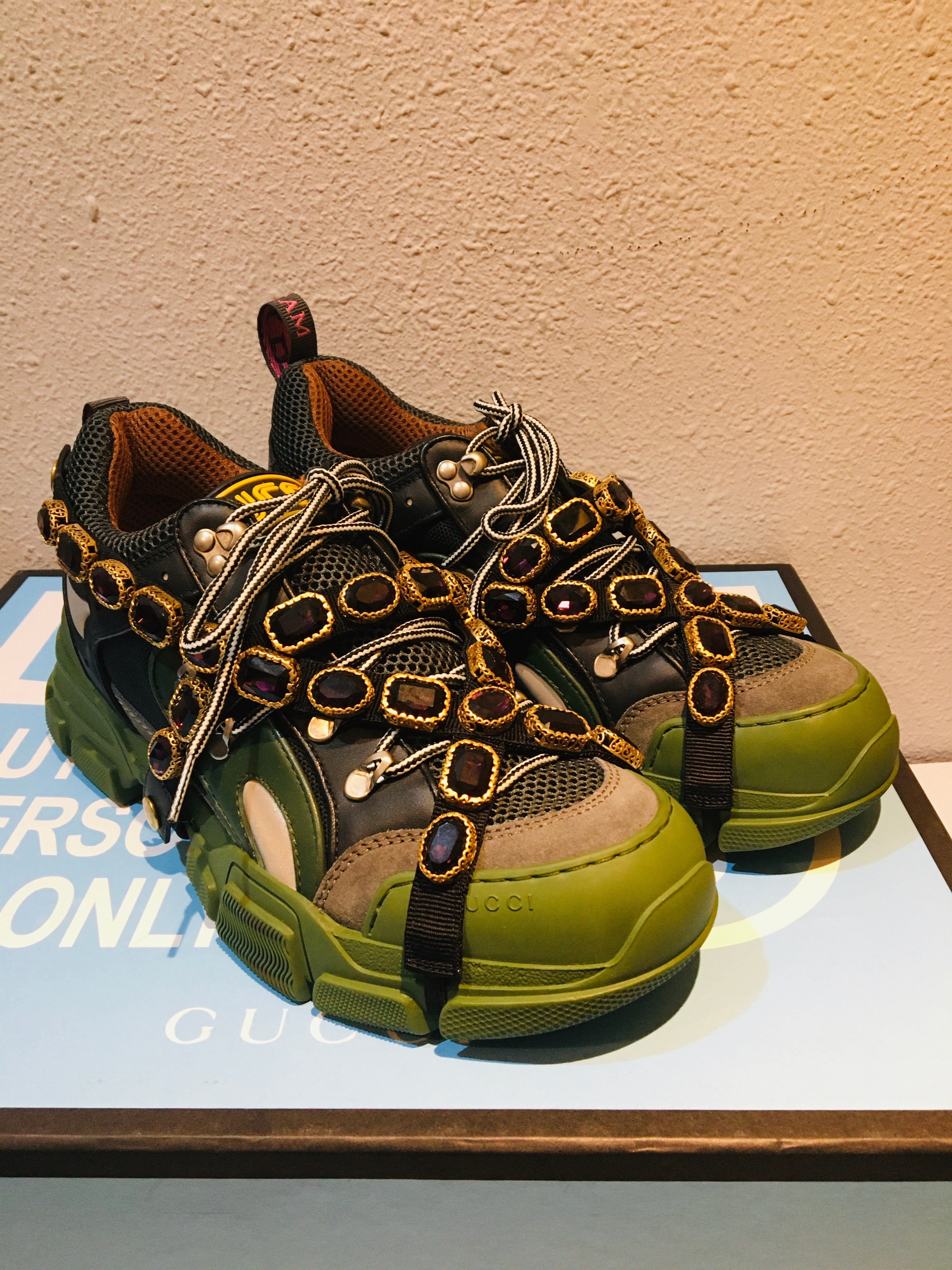 グッチ フラッシュ トレック クリスタル スニーカー