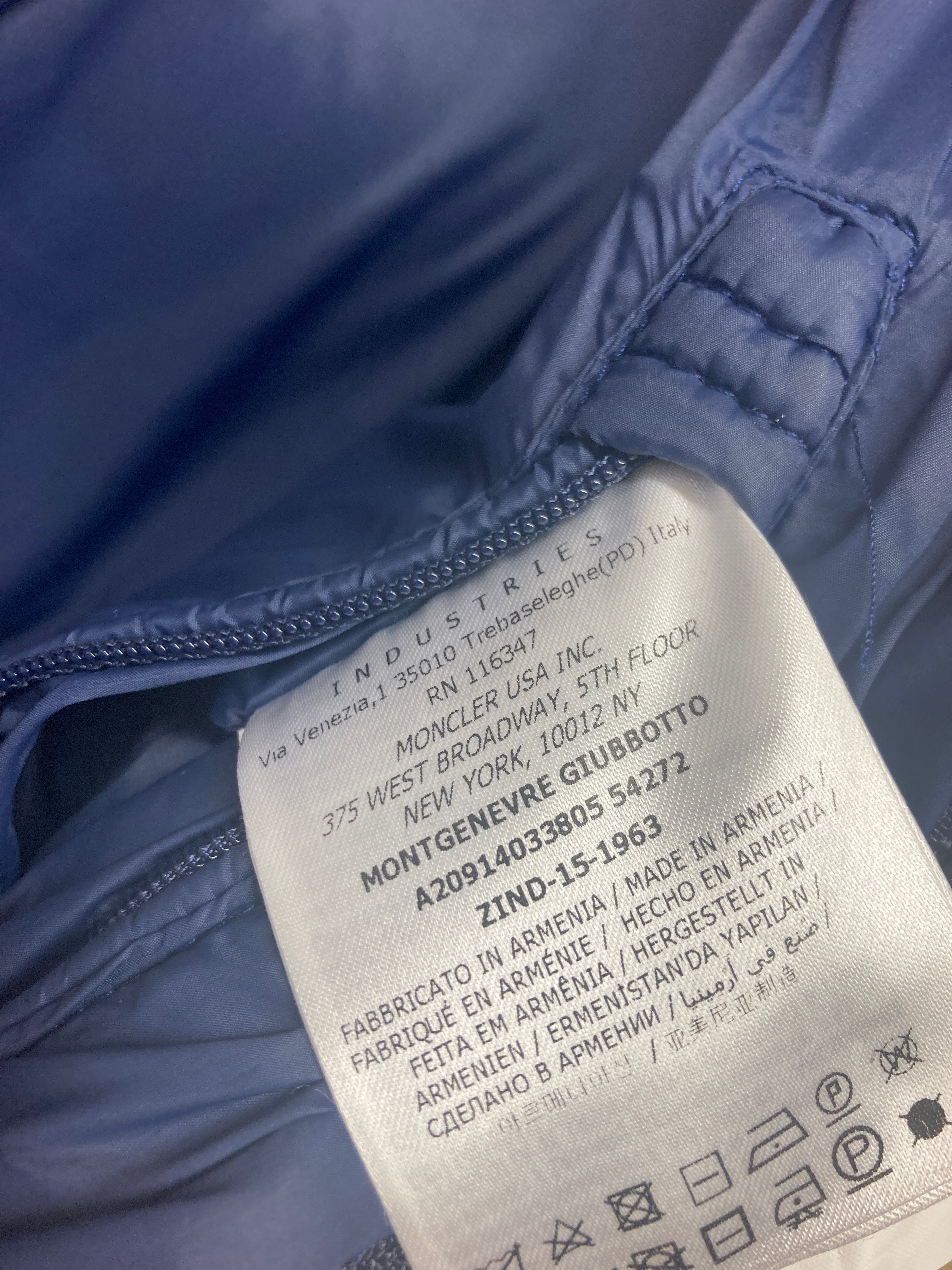 モンクレール モンジュネーブル ダウンジャケット