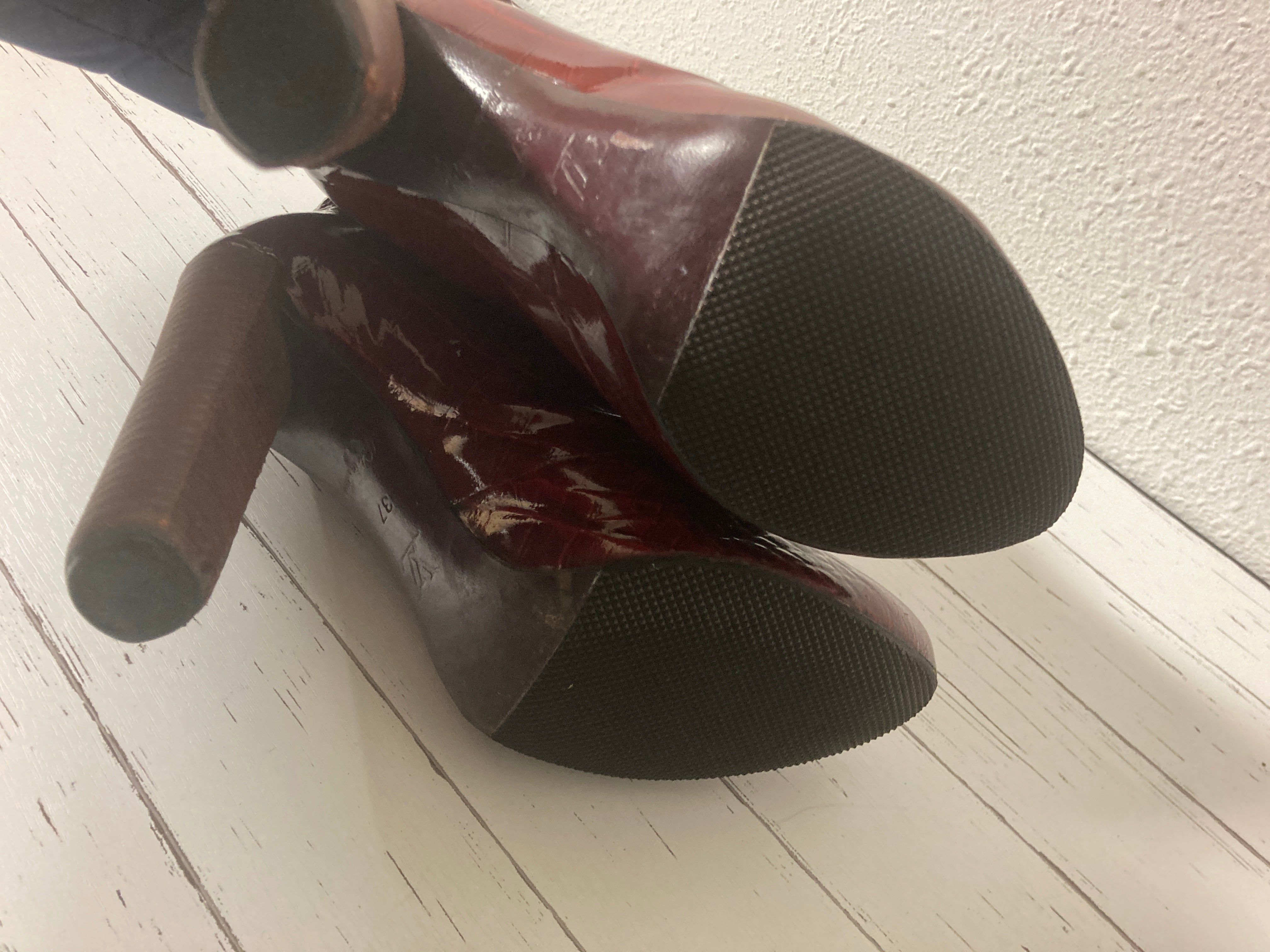 ルイ・ヴィトン クロコ柄 ヴェルニ ヒール