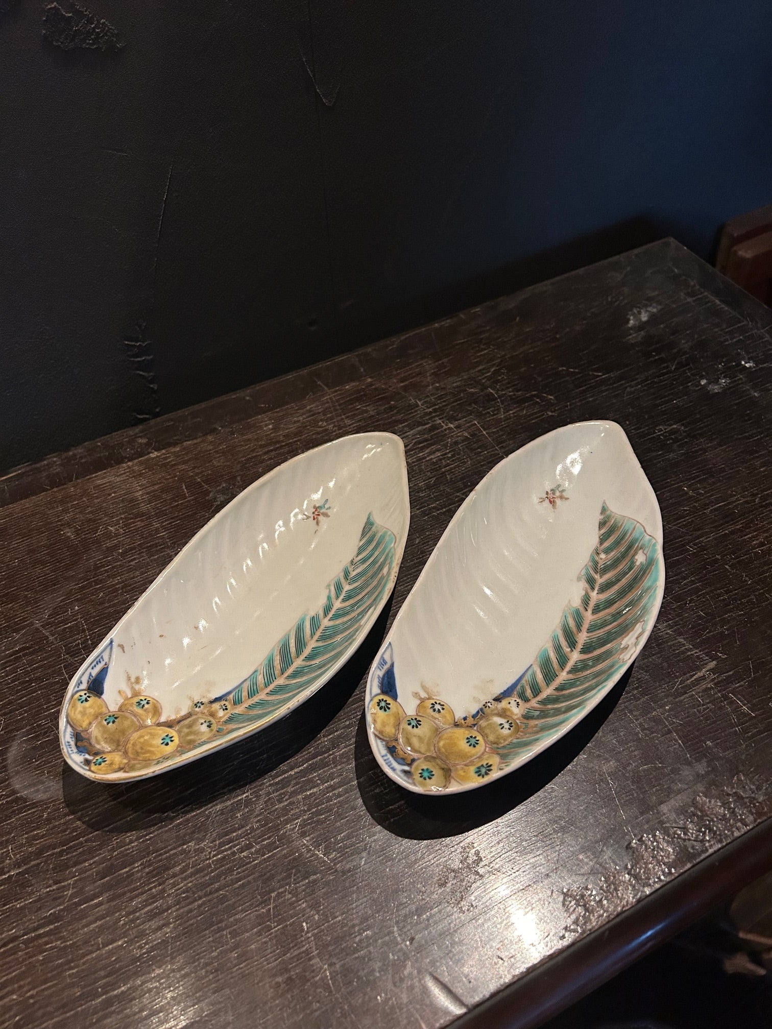 伊万里　葉形皿