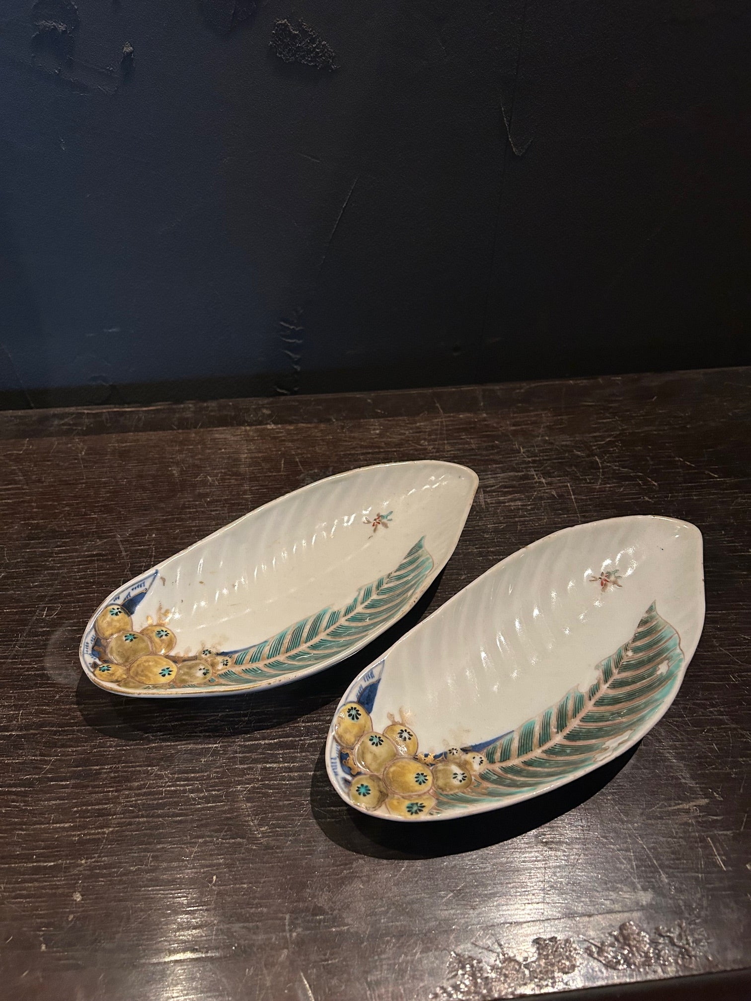 伊万里　葉形皿