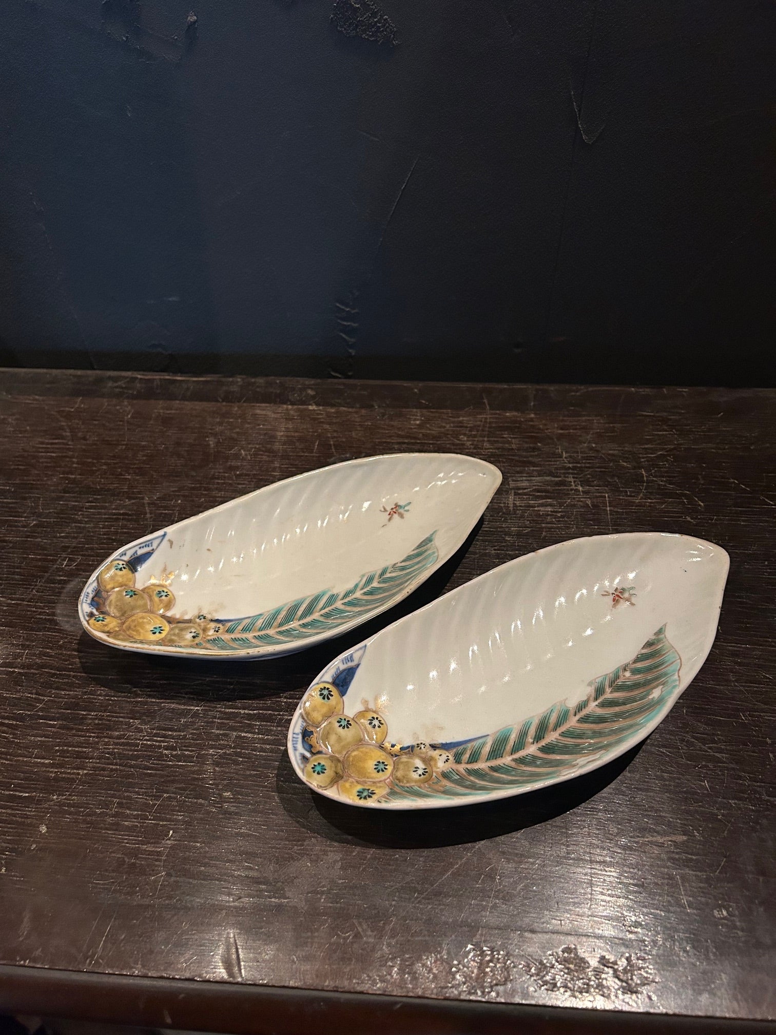 伊万里　葉形皿