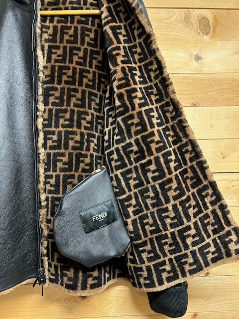 メンズアウター【FENDI】ムートンフーテッドブルゾン