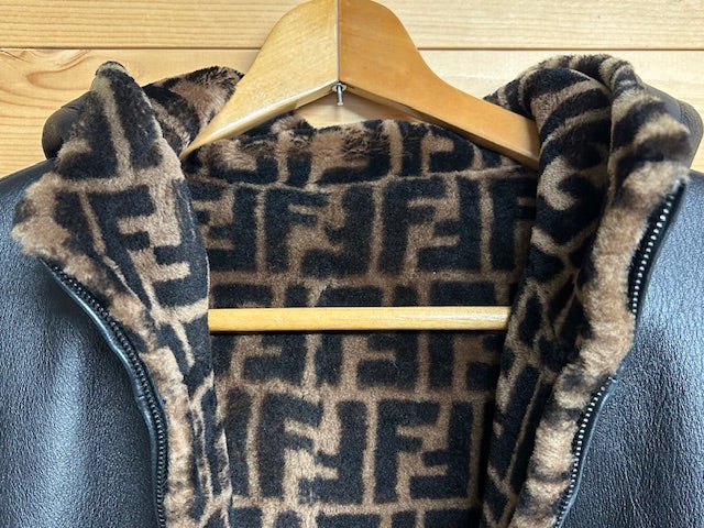 メンズアウター【FENDI】ムートンフーテッドブルゾン